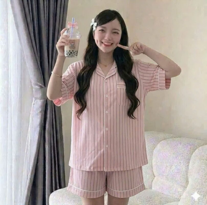 Quý cô mặc đồ ngủ kẻ sọc pijama tay dài màu hồng thanh lịch
